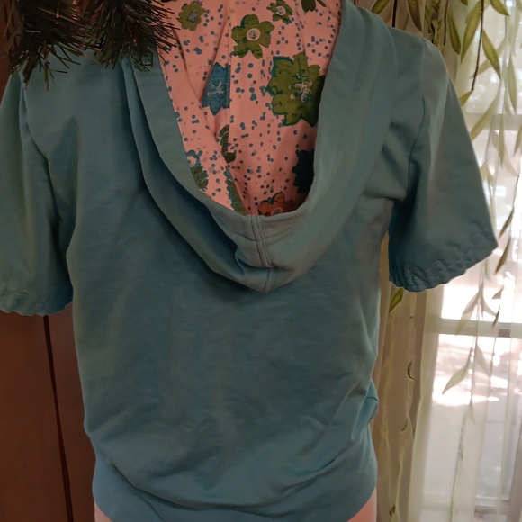 🩵🩵🌼🌼adorable summer hoodie. When the sun drops at the beach euc %100 cotton - Picture 9 of 10